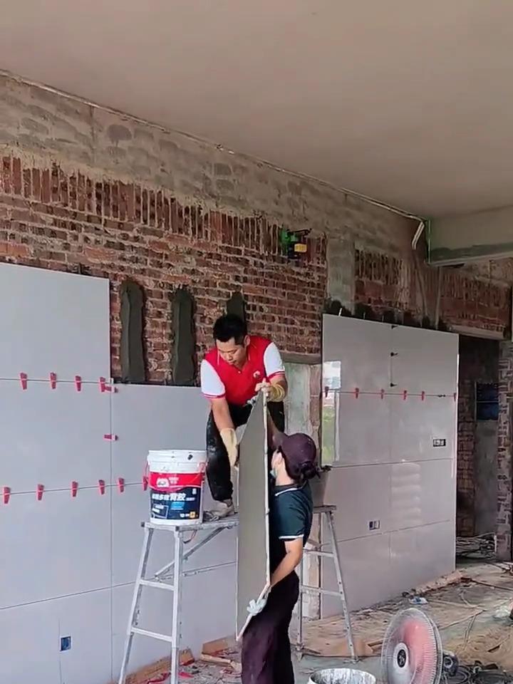 墙砖这种贴法，行不行？我帮你从多个角度分析